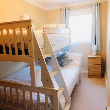 פאיסליי Beautiful 3 Bedroom Apt, Mins From Glasgow Airport, M8 & Sec מראה חיצוני תמונה