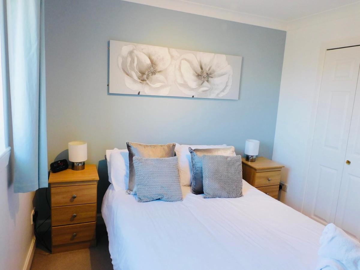 פאיסליי Beautiful 3 Bedroom Apt, Mins From Glasgow Airport, M8 & Sec מראה חיצוני תמונה
