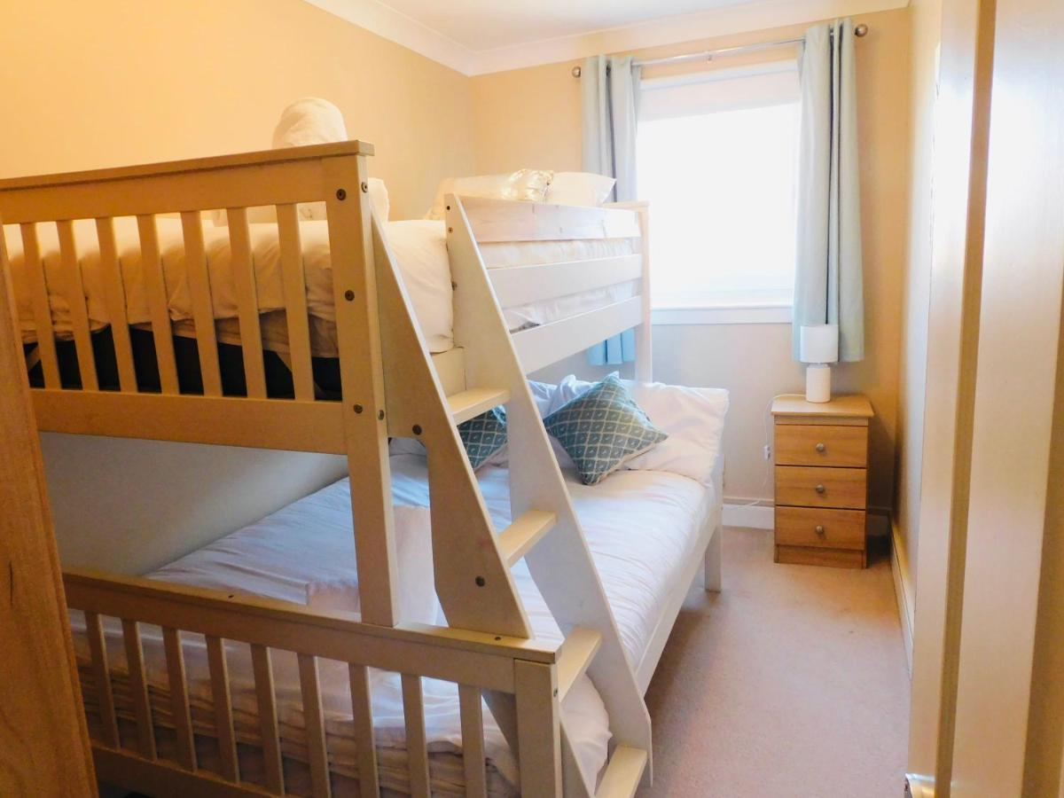 פאיסליי Beautiful 3 Bedroom Apt, Mins From Glasgow Airport, M8 & Sec מראה חיצוני תמונה