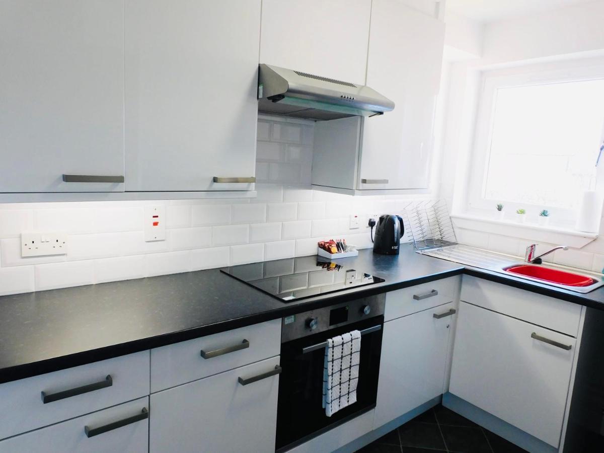 פאיסליי Beautiful 3 Bedroom Apt, Mins From Glasgow Airport, M8 & Sec מראה חיצוני תמונה