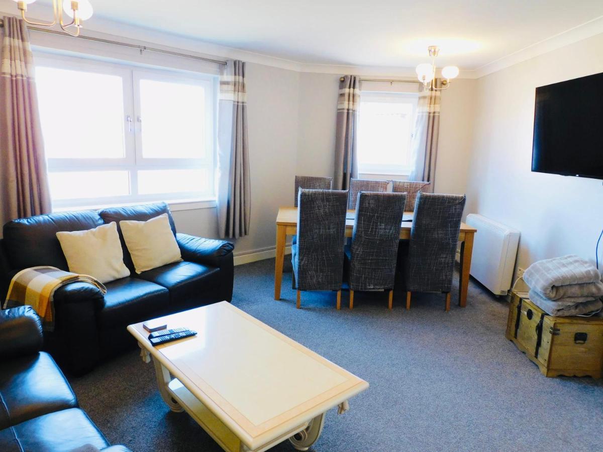 פאיסליי Beautiful 3 Bedroom Apt, Mins From Glasgow Airport, M8 & Sec מראה חיצוני תמונה