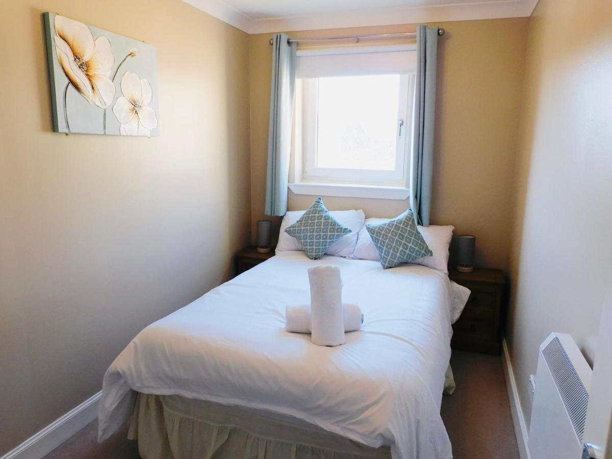 פאיסליי Beautiful 3 Bedroom Apt, Mins From Glasgow Airport, M8 & Sec מראה חיצוני תמונה
